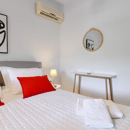 Amazing 2 Bedroom Apartment Overlooking The Marina Of Vourkárion Eksteriør bilde