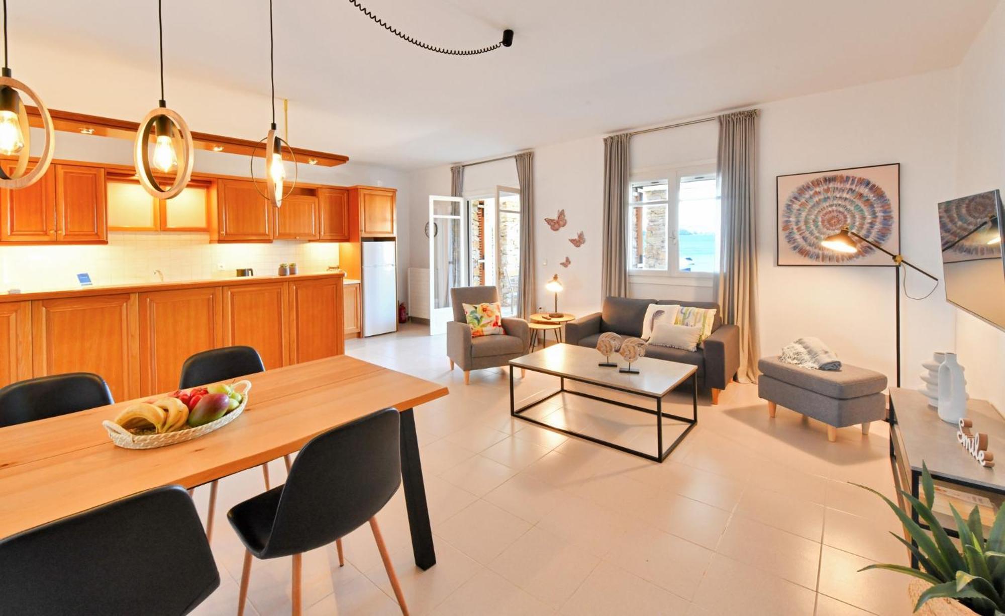 Amazing 2 Bedroom Apartment Overlooking The Marina Of Vourkárion Eksteriør bilde