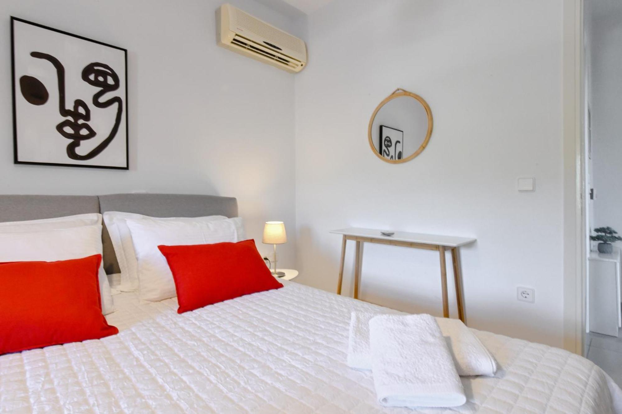Amazing 2 Bedroom Apartment Overlooking The Marina Of Vourkárion Eksteriør bilde