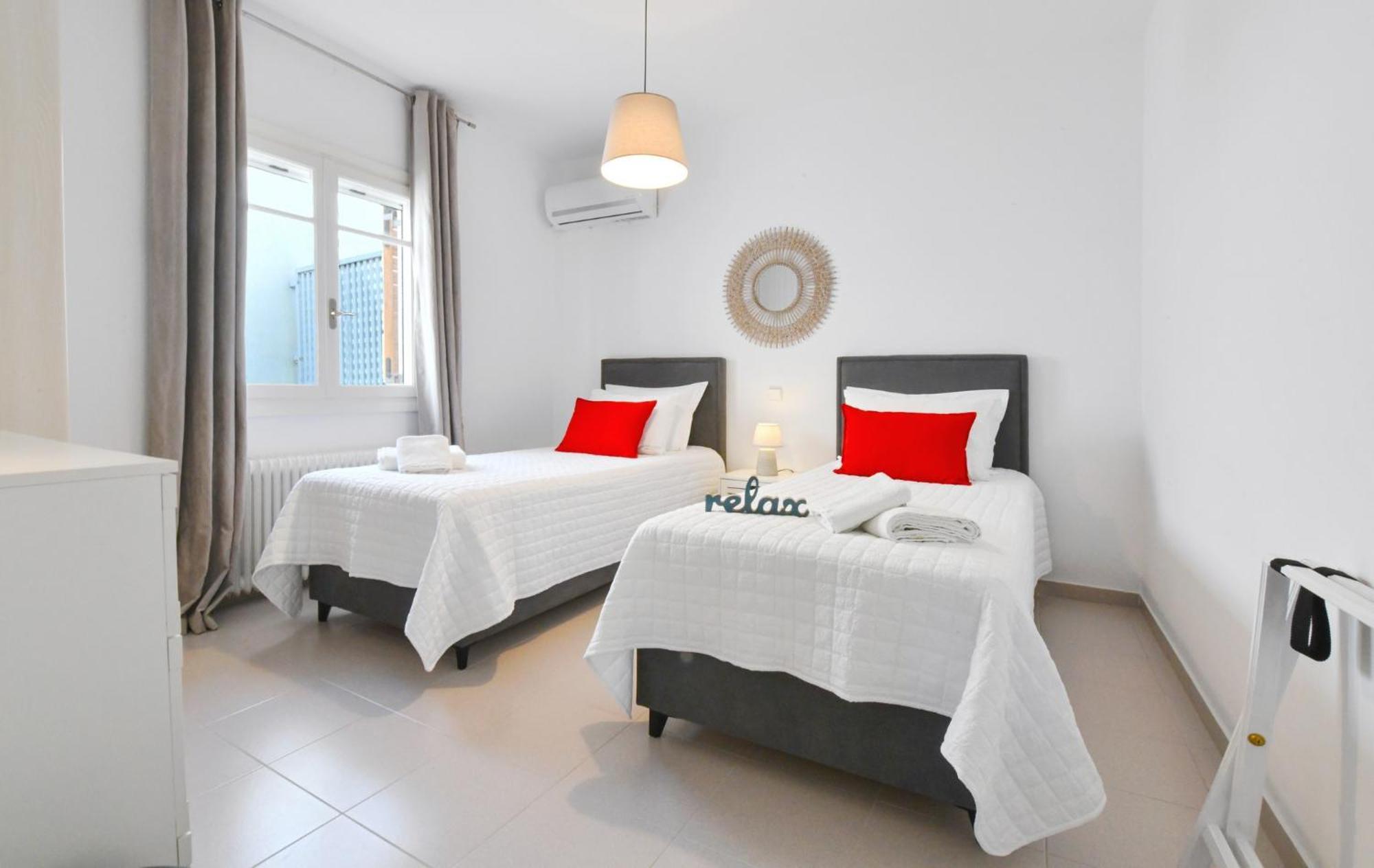 Amazing 2 Bedroom Apartment Overlooking The Marina Of Vourkárion Eksteriør bilde